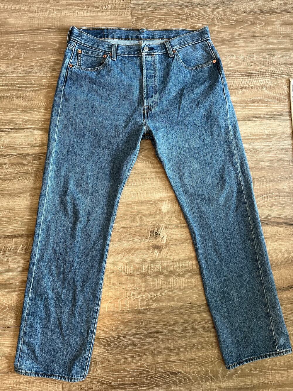 Levi's 501 Men's W36 L32 Original Fit Button Fly Straight Leg Jeans Red Tab